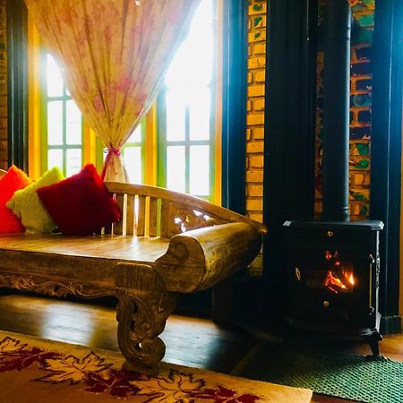 Serendipity Lake Artistic Bungalow By Heidis Home Nuwara Eliya Bagian luar foto